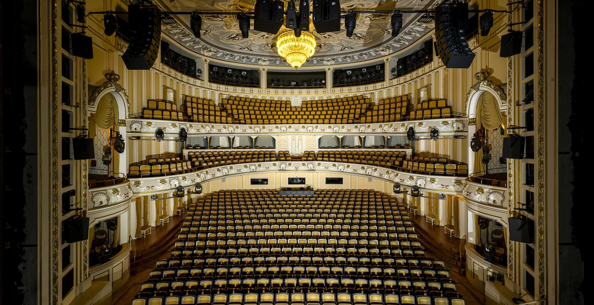 Staatsschauspiel, Schauspielhaus
