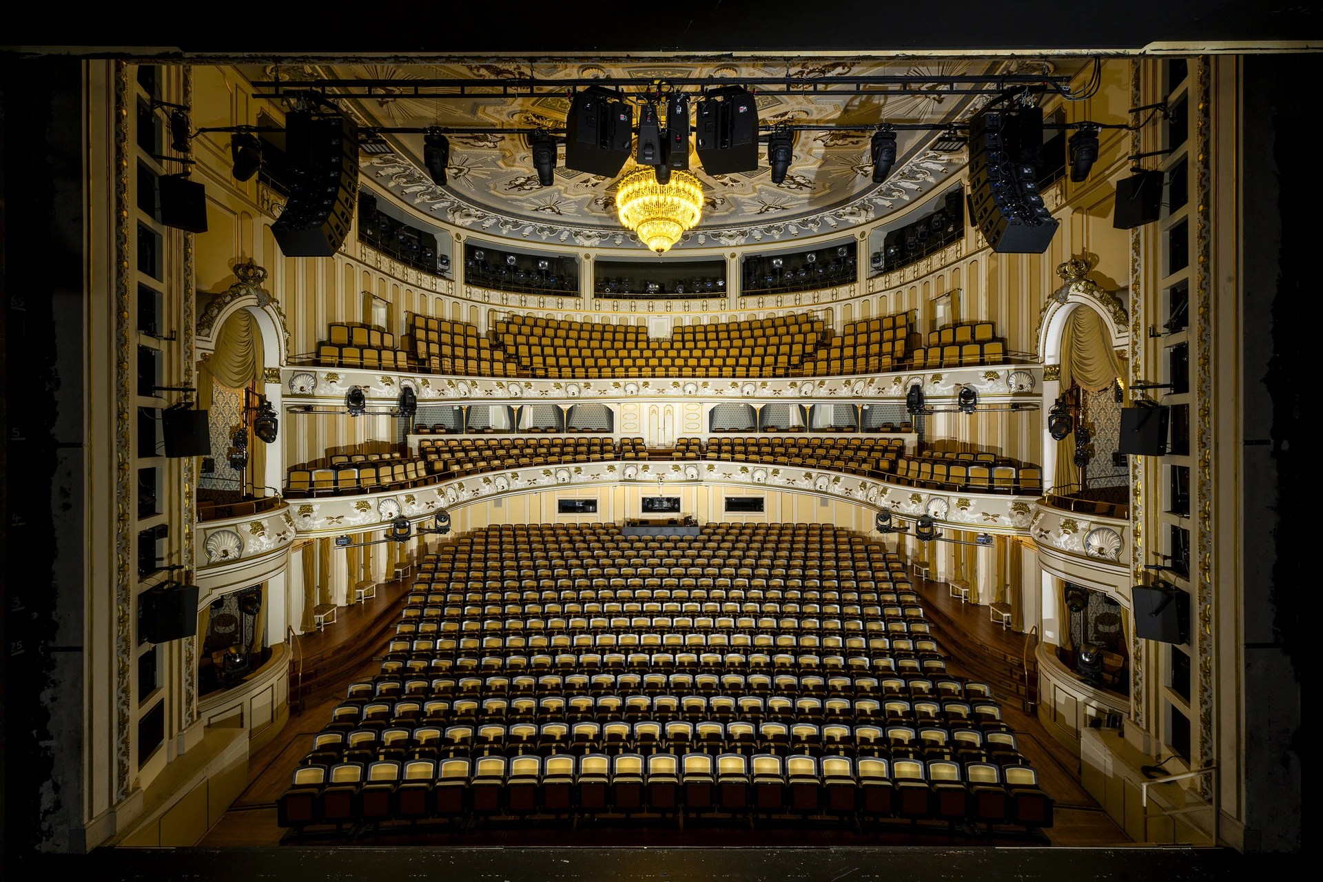 Staatsschauspiel, Schauspielhaus