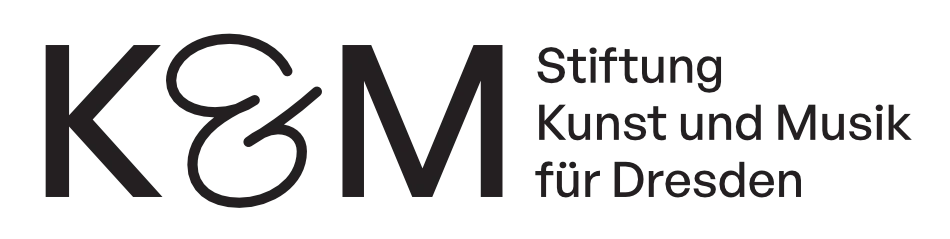 Logo mit den Buchstaben 'K & M' und dem Text 'Stiftung Kunst und Musik für Dresden'.